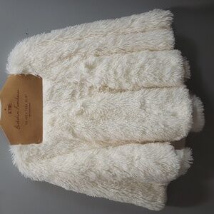 Berkshire Blanket NWT Cream Super Plush Faux Fur 56" Tree Skirt